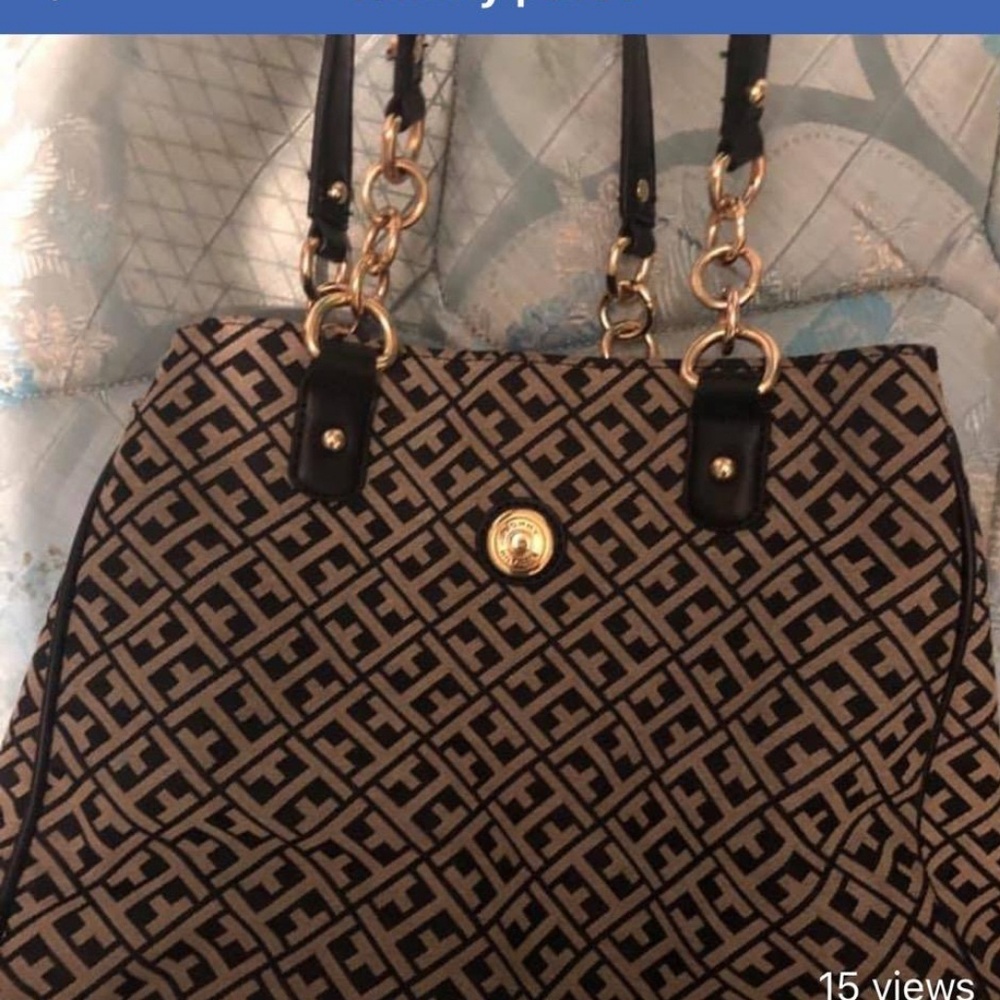 Tommy Hilfiger purse!!!